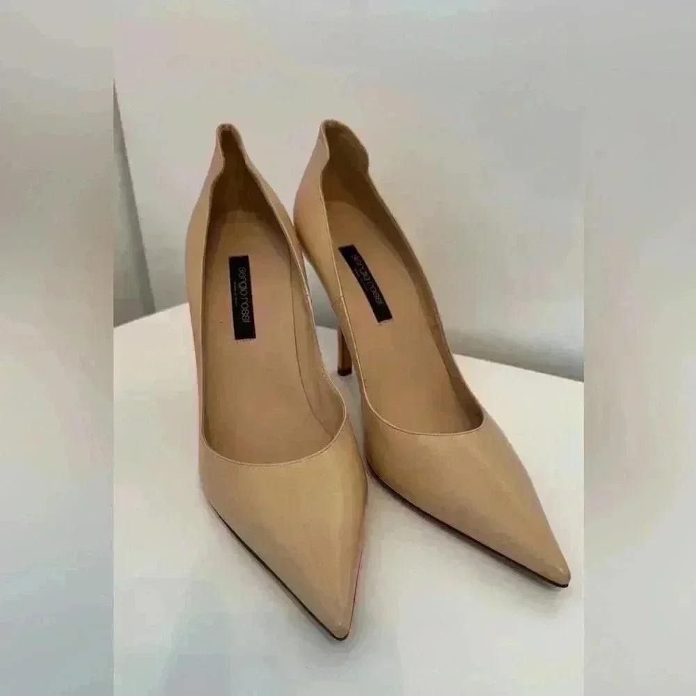 NWOT Sergio Rossi leather heel made in Italy size 38
